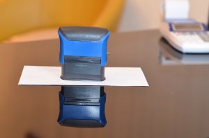 sello rectangular en la carta